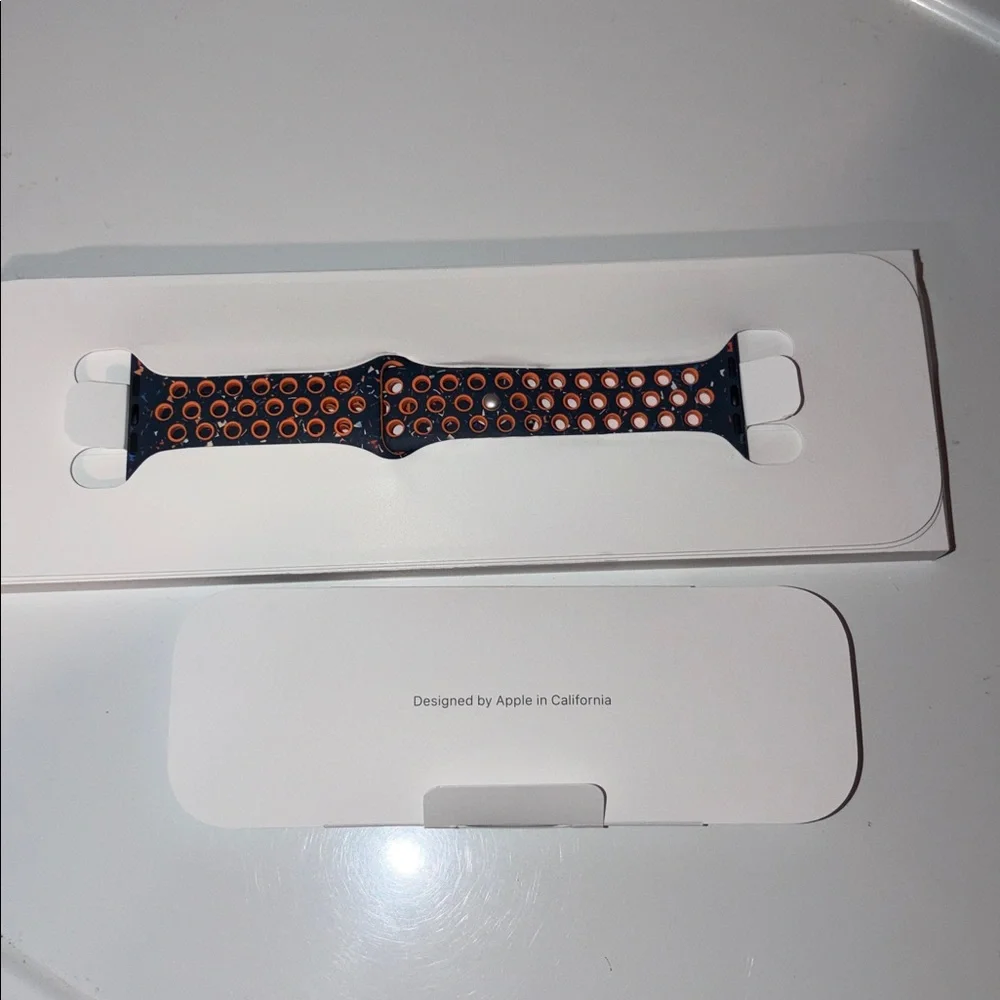 APPLE WATCH BAND AND CHARGER